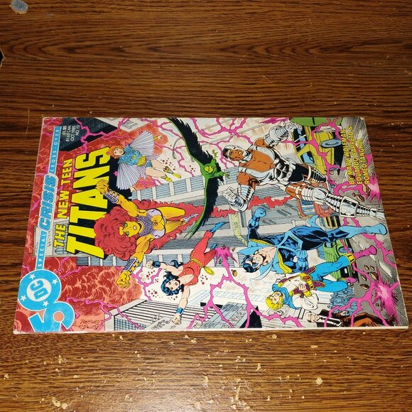 The New Teen Titans #13 (DC comics,1985) Crisis on the Infinite Earths Crossover - Picture 3 of 3